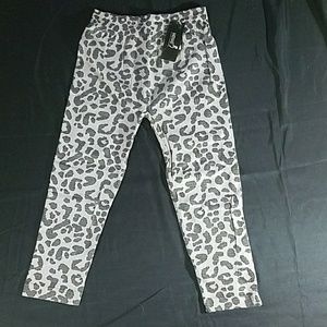 Leopard Print Capri Leggings